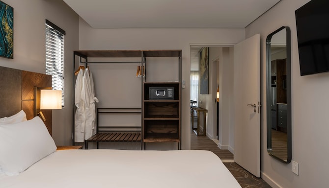 Radisson Hotel and Convention Centre OR Tambo Airport - Boutique Building - Two Bedroom Apartment