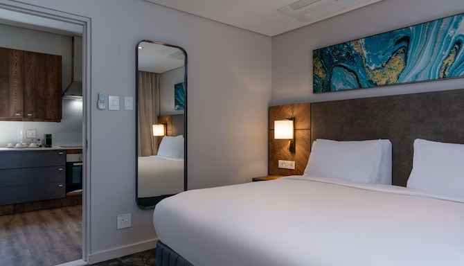 Radisson Hotel and Convention Centre OR Tambo Airport - Boutique Building - Two Bedroom Apartment