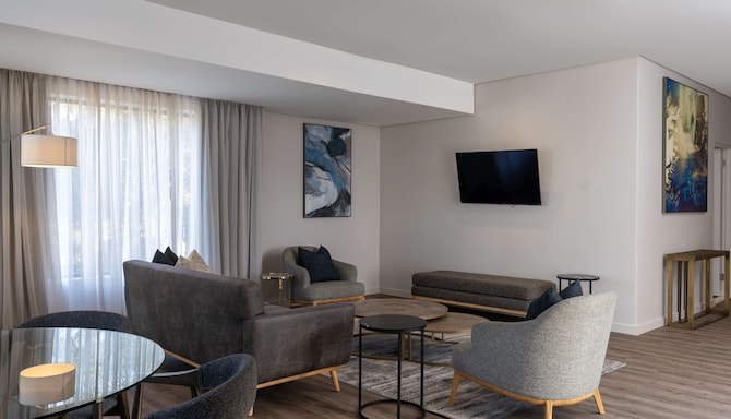 Radisson Hotel and Convention Centre OR Tambo Airport - Boutique Building - Two Bedroom Apartment