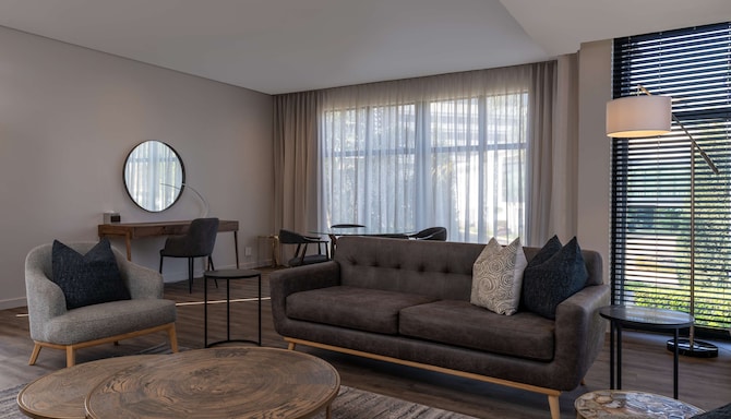 Radisson Hotel and Convention Centre OR Tambo Airport - Boutique Building - Two Bedroom Apartment