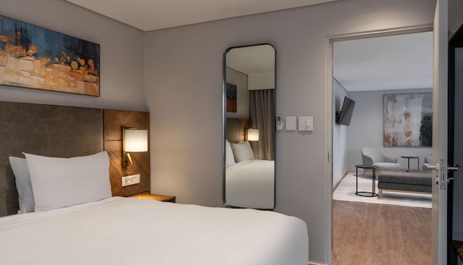 Radisson Hotel and Convention Centre OR Tambo Airport - Three Bedroom Apartment Boutique Building