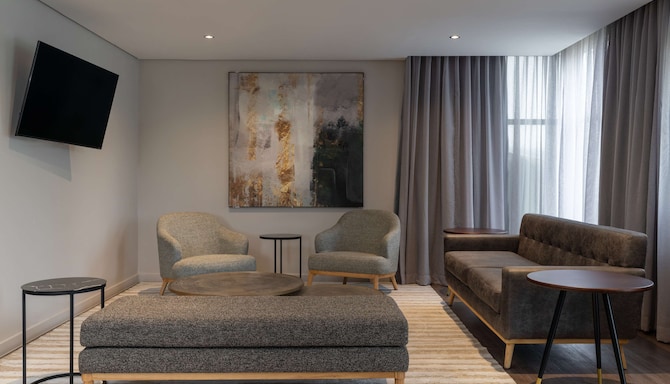 Radisson Hotel and Convention Centre OR Tambo Airport - Three Bedroom Apartment Boutique Building