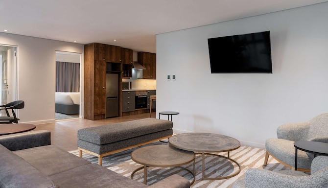 Radisson Hotel and Convention Centre OR Tambo Airport - Three Bedroom Apartment Boutique Building