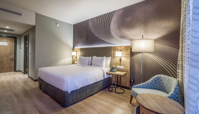 Radisson Hotel and Convention Centre OR Tambo Airport - Guest room
