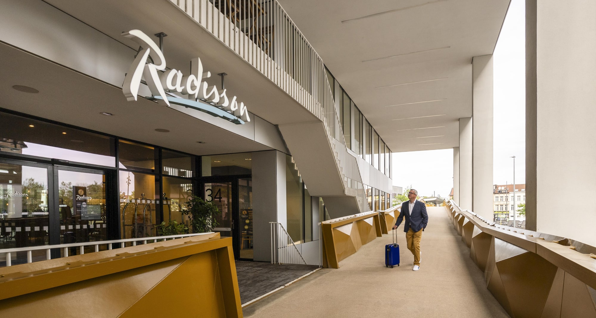 Radisson Hotel Antwerp Berchem - Hotel entrance