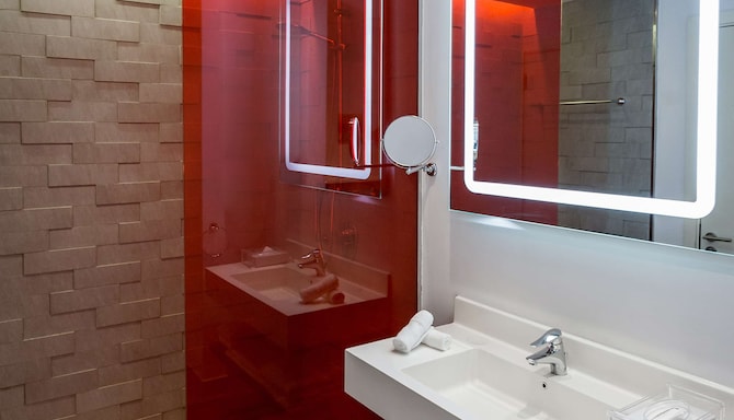 Radisson Hotel & Apartments Dammam Industrial City - Standard Room bathroom