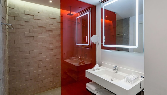 Radisson Hotel & Apartments Dammam Industrial City - Standard Room bathroom
