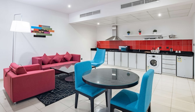 Radisson Hotel & Apartments Dammam Industrial City - غرفة الضيوف