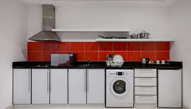 Radisson Hotel & Apartments Dammam Industrial City - One Bedroom Apartment kitchen