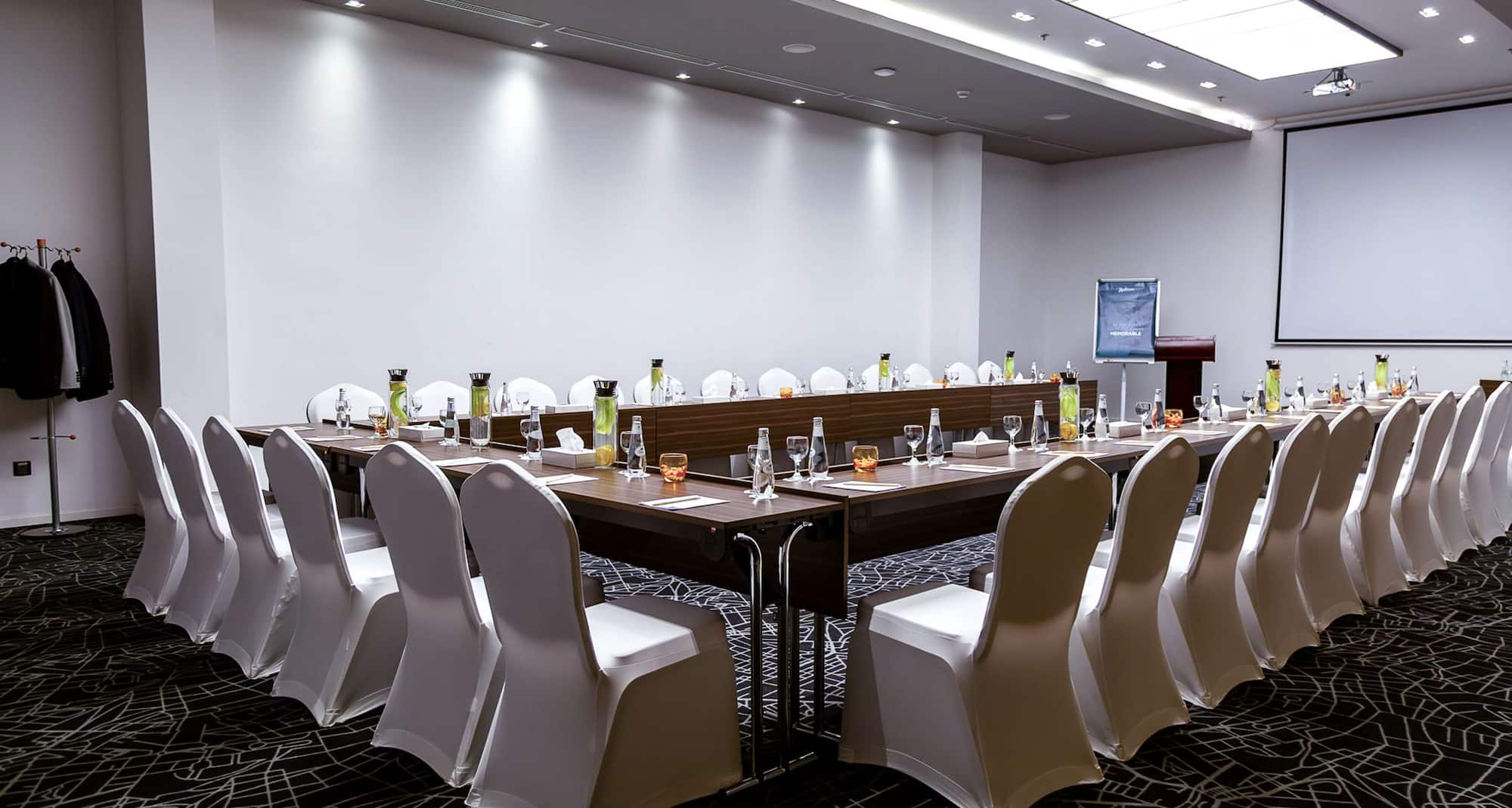 Radisson Hotel and Apartments Dammam Industrial City - Diriyah Meeting Room