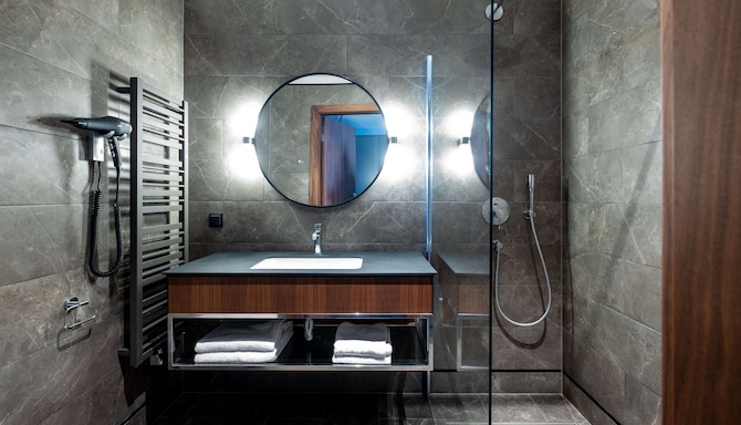 Radisson Hotel & Apartments Gdansk - Family Room bathroom