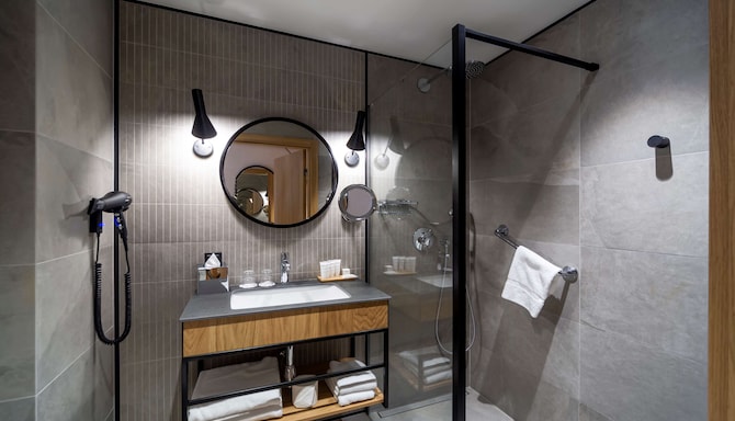 Radisson Hotel & Apartments Gdansk - Standard & Individual Room bathroom