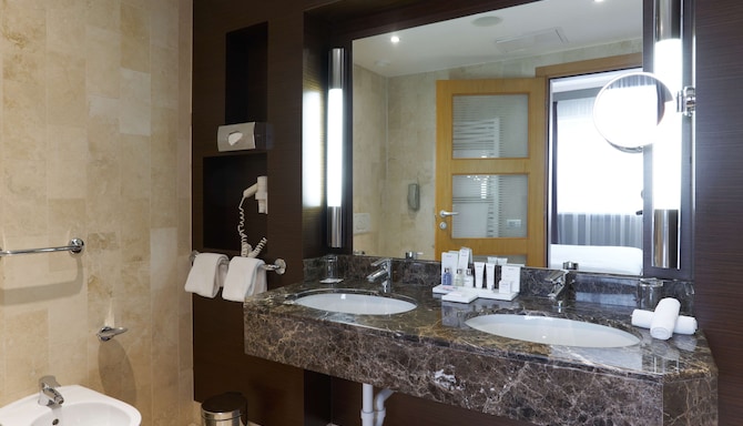 Radisson Hotel Astana - Bathroom