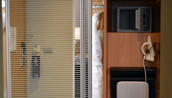 Radisson Hotel Astana - Ironing board