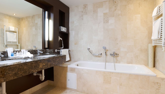 Radisson Hotel Astana - Family Suite bathroom