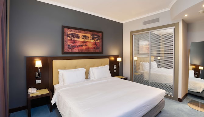 Radisson Hotel Astana - Suite bedroom