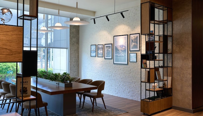 Radisson Hotel Baku - Casual Workspace
