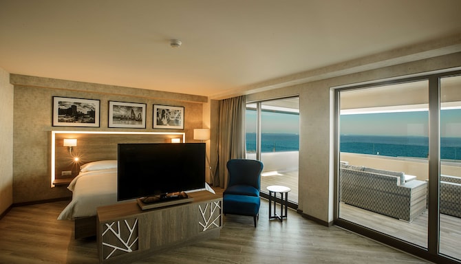 Radisson Hotel Baku - Apartment with Caspian Sea view & terrace