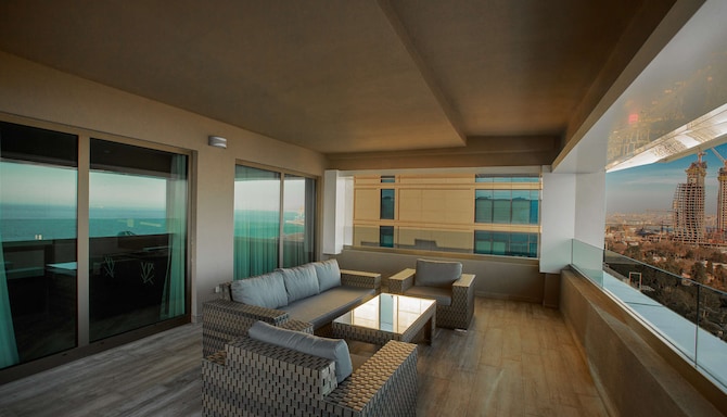 Radisson Hotel Baku - Apartment with Caspian Sea view & terrace