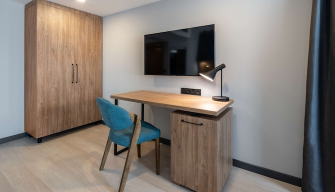 Radisson Hotel Baku - Junior Suite High Floor working area