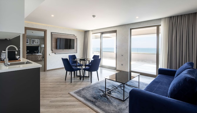 Radisson Hotel Baku - Apartment with Caspian Sea view