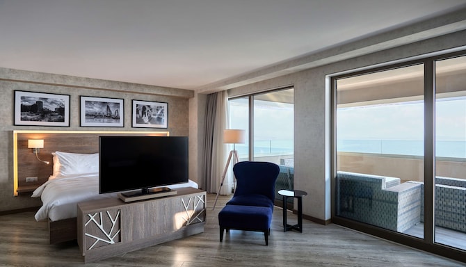 Radisson Hotel Baku - Apartment with Terrace