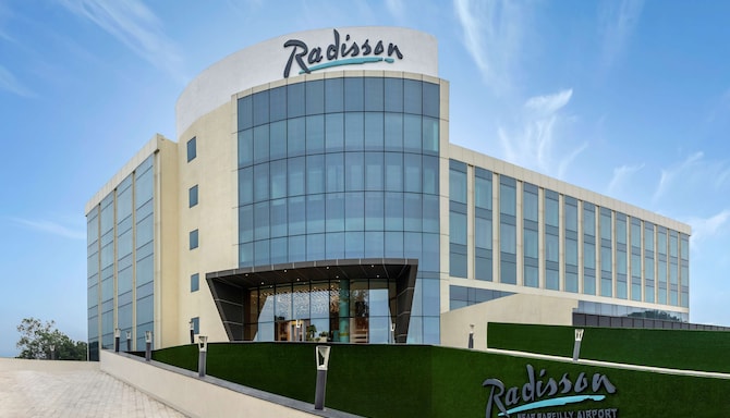 Radisson Hotel Bareilly Airport - Vy över fasaden