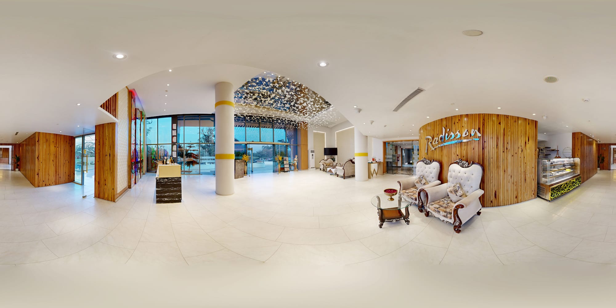 Radisson Hotel Bareilly Airport - Lobby