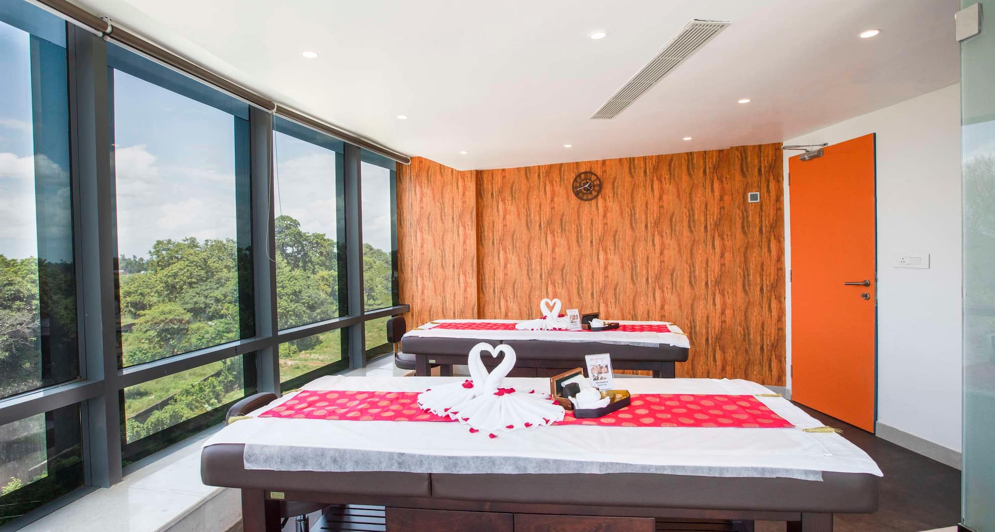 Radisson Hotel Bareilly Airport - Spa couple s treatment room