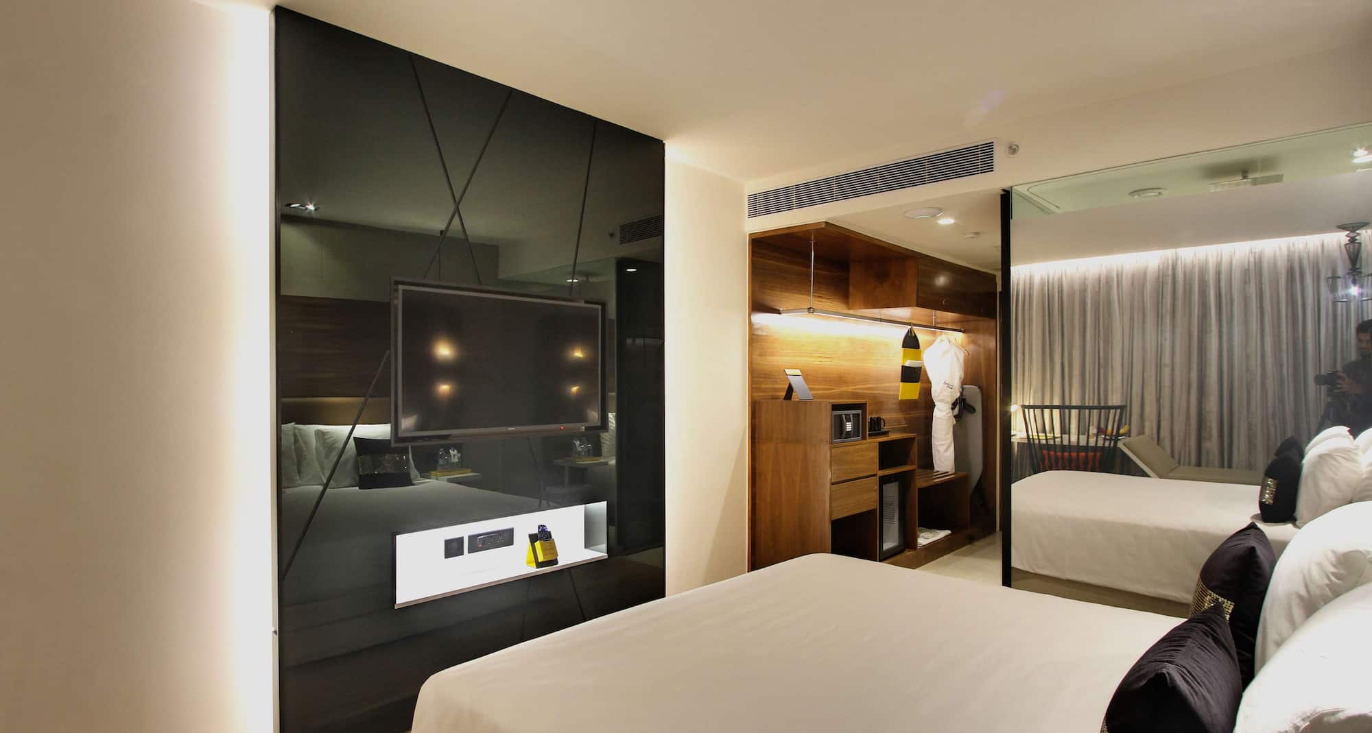 Radisson Hotel Bengaluru City Center - Delux King Bed room