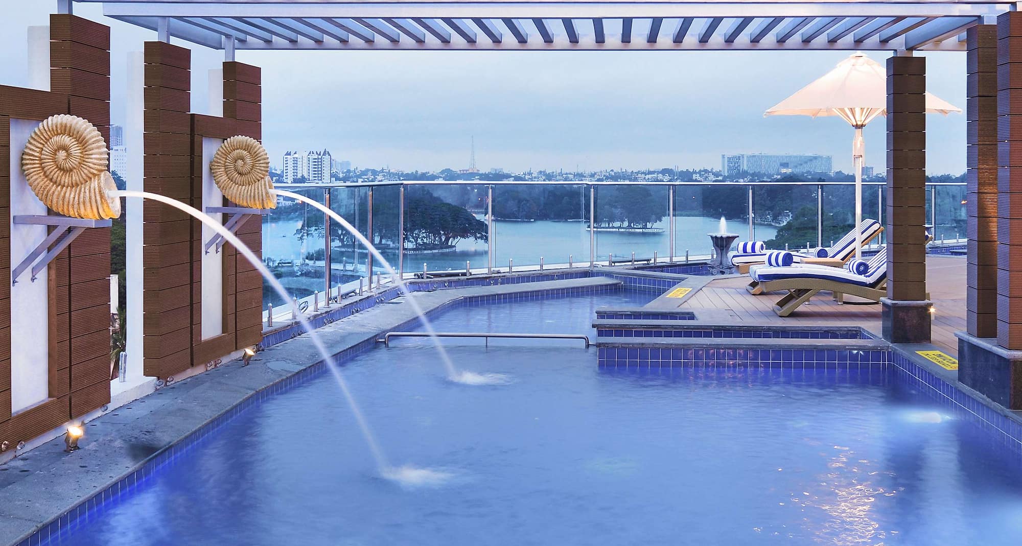 Radisson Hotel Bengaluru City Center - Swimming Pool