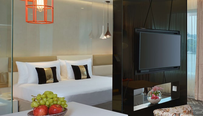 Radisson Hotel Bengaluru City Center - Suite Living Room