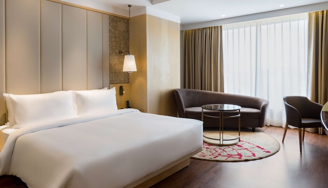 Radisson Hotel Bhopal - Guest room - King Bed