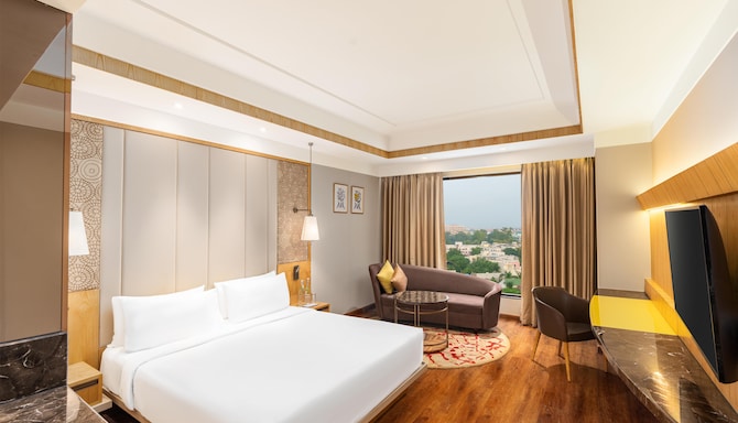 Radisson Hotel Bhopal - Executive Bedroom