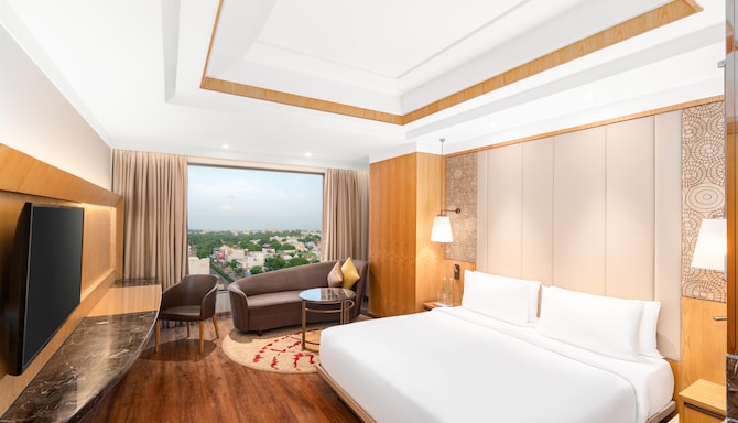 Radisson Hotel Bhopal - Superior Bedroom