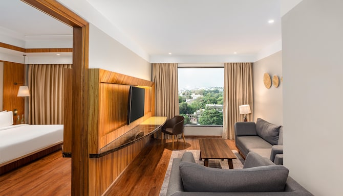 Radisson Hotel Bhopal - Suite Living Room