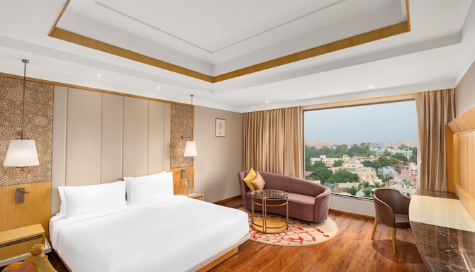 Radisson Hotel Bhopal - Junior Suite Bedroom