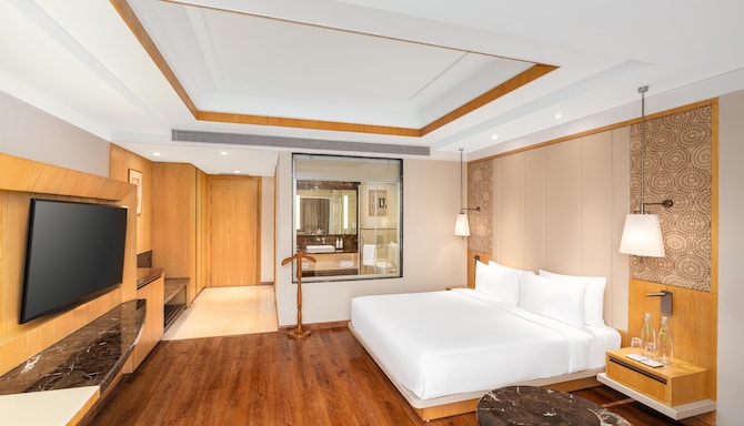 Radisson Hotel Bhopal - Junior Suite Bedroom