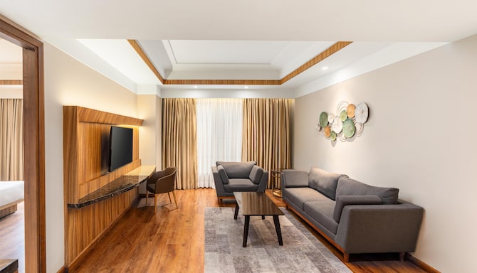 Radisson Hotel Bhopal - Executive Suite Living Room
