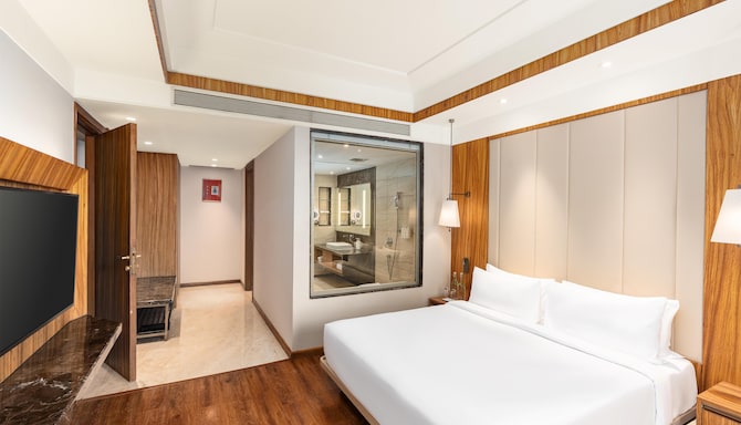 Radisson Hotel Bhopal - Executive Suite Bedroom Reverse