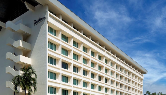 Radisson Hotel Brunei Darussalam - Hotel Exterior