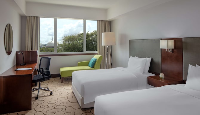 Radisson Hotel Brunei Darussalam - Deluxe Room with twin beds