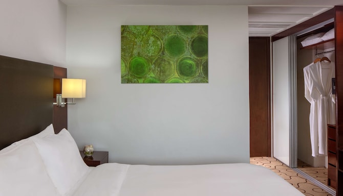 Radisson Hotel Brunei Darussalam - Guest Room
