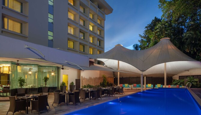 Radisson Hotel Brunei Darussalam - Swimming Pool