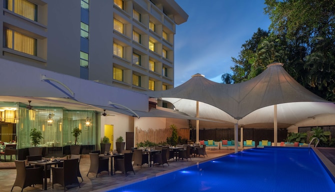 Radisson Hotel Brunei Darussalam - Swimming Pool at nighttime