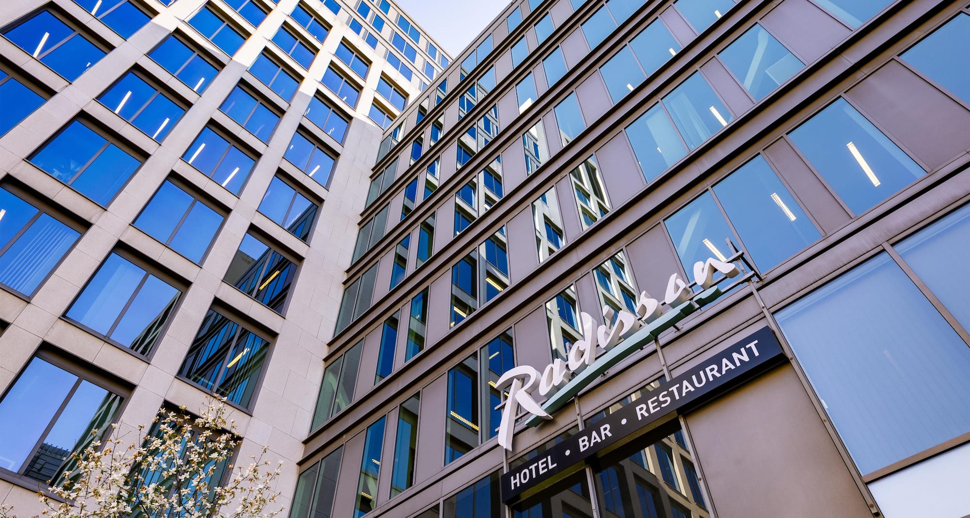 Radisson Hotel Brussels Centre Midi - Hotel Facade