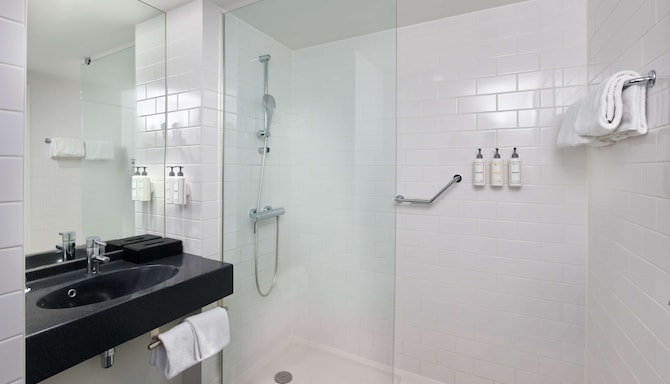 Radisson Hotel Brussels Centre Midi - Baño de la habitación de invitados