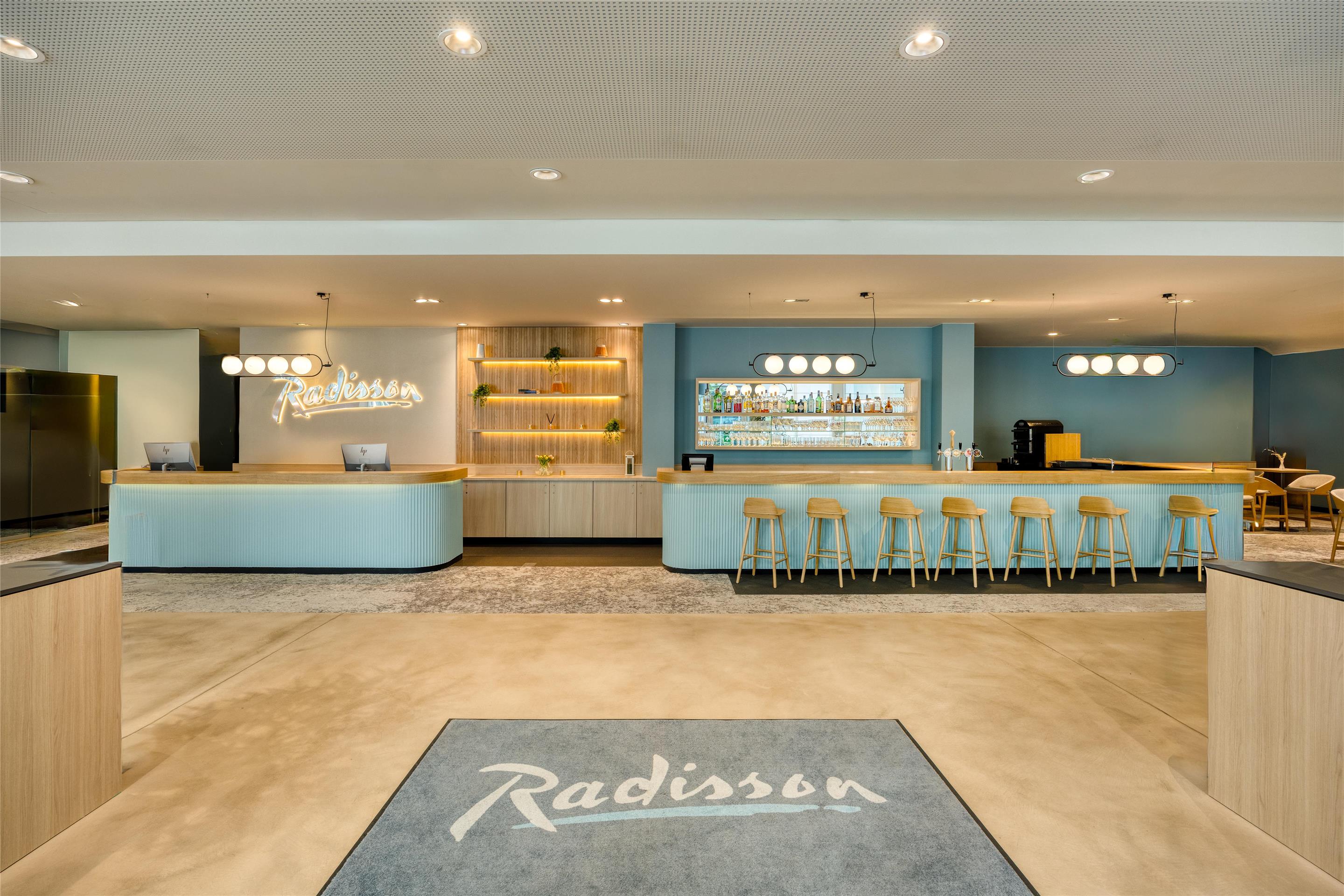 Radisson Hotel Brussels Centre Midi - Reception - lobby