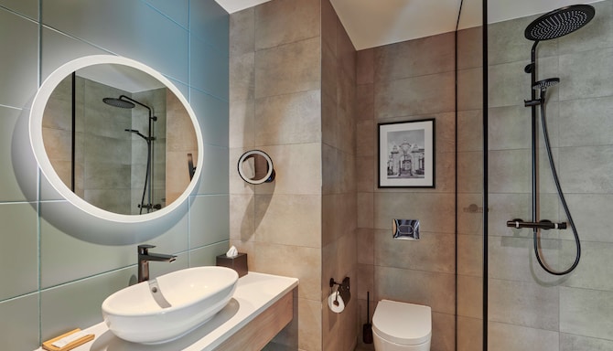 Radisson Hotel Budapest BudaPart - Guest room bath