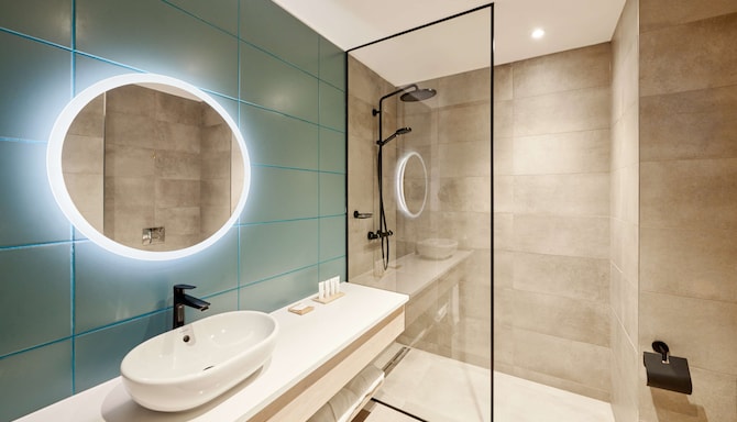 Radisson Hotel Budapest BudaPart - Guest room bath
